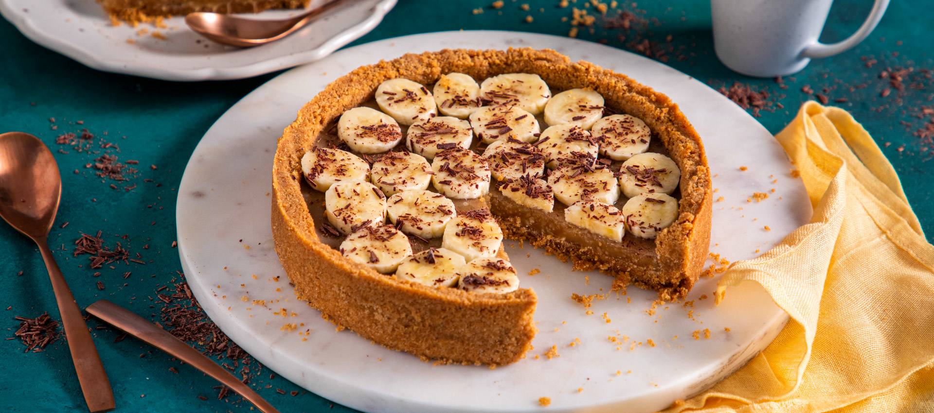 Banoffee Cake: Fluffy Banana Cake with Toffee Filling